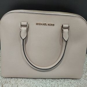 NWOT Michael Kors Cindy Medium Saffiano Leather Dome Satchel, Pink